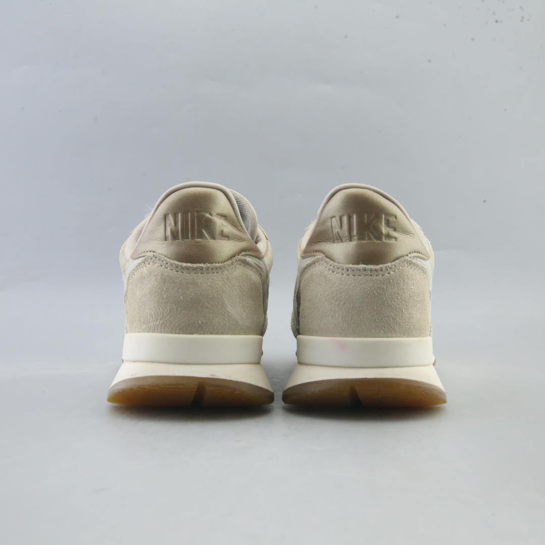 INTERNATIONALIST