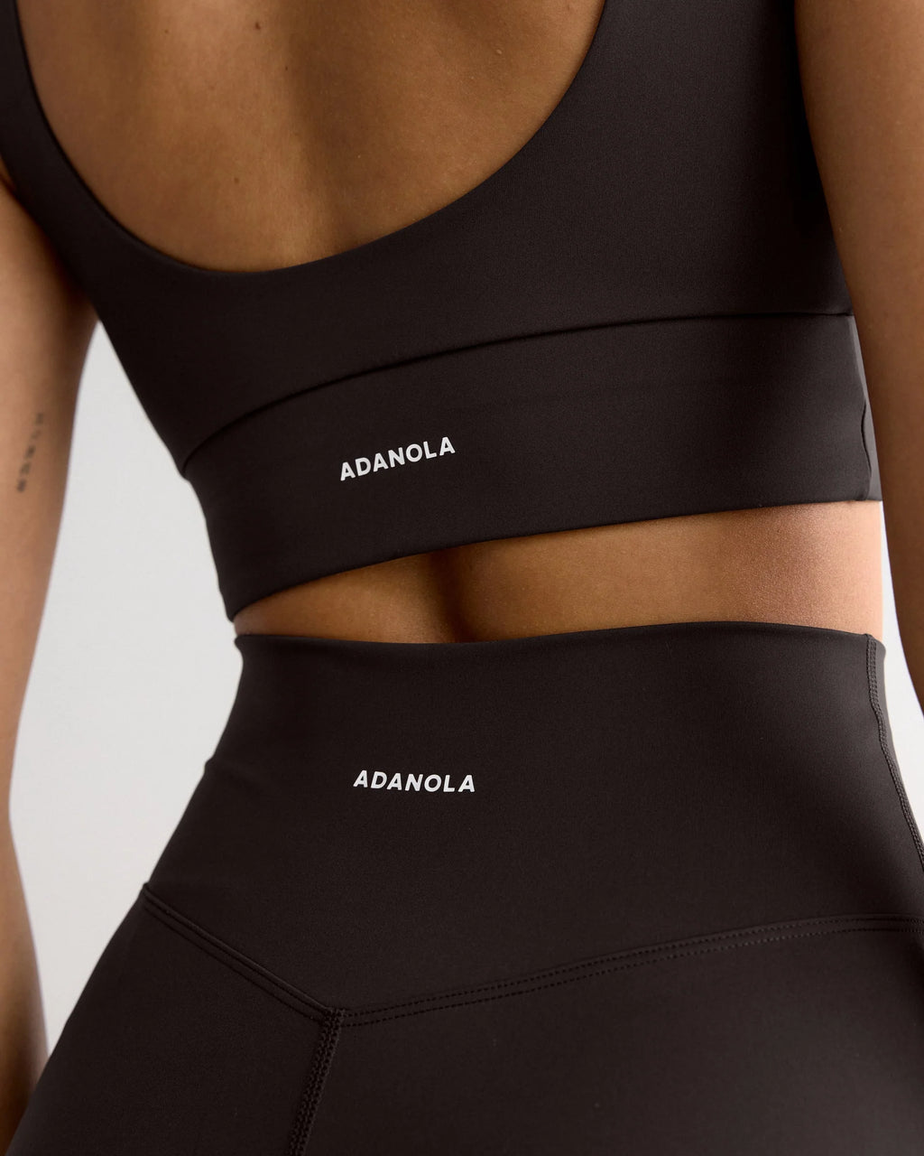 Ultimate V-Neck Bra - Coffee Bean