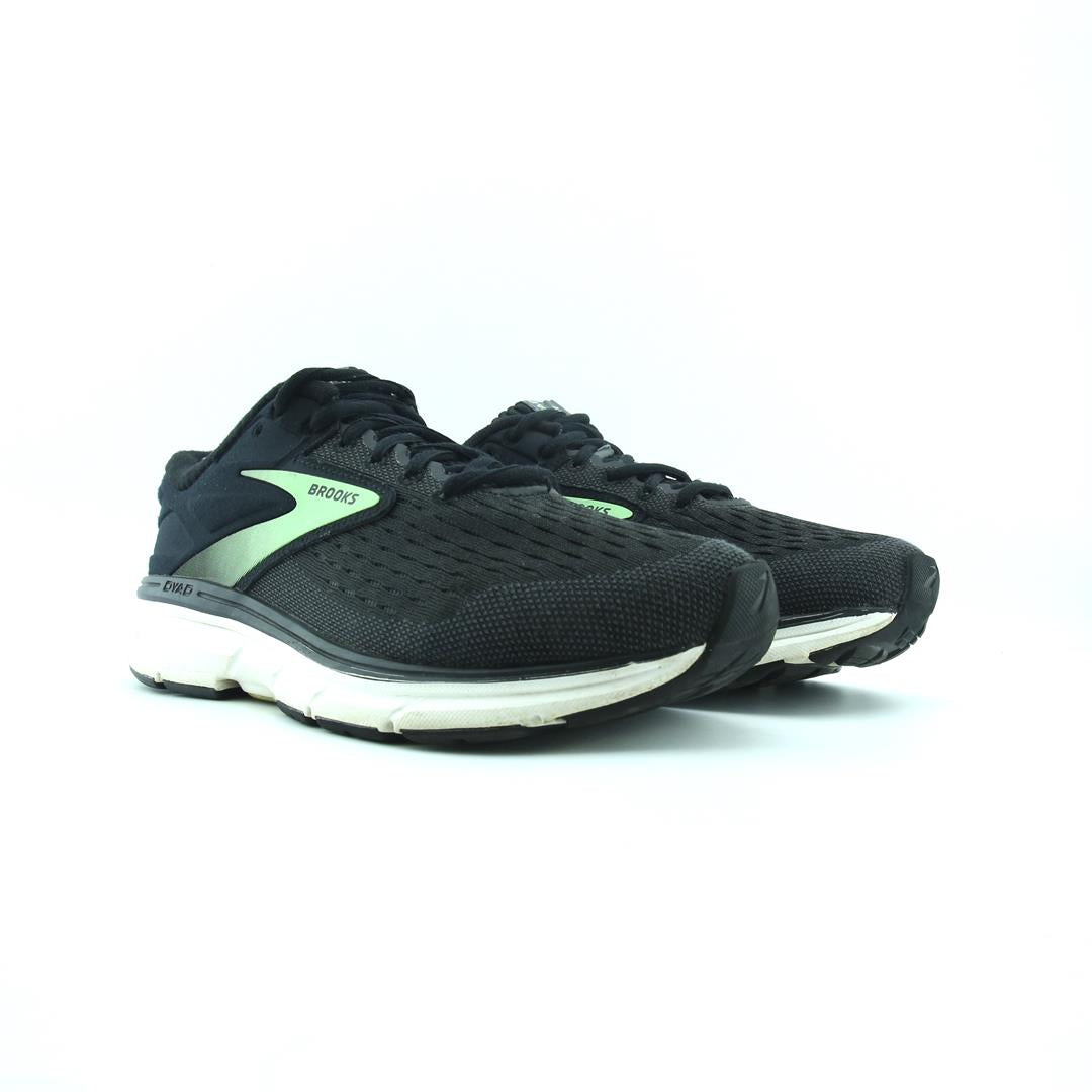 DYAD 11