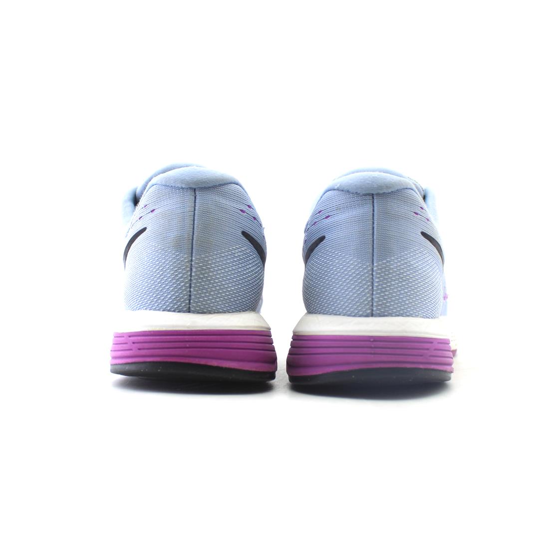 AIR ZOOM VOMERO 11