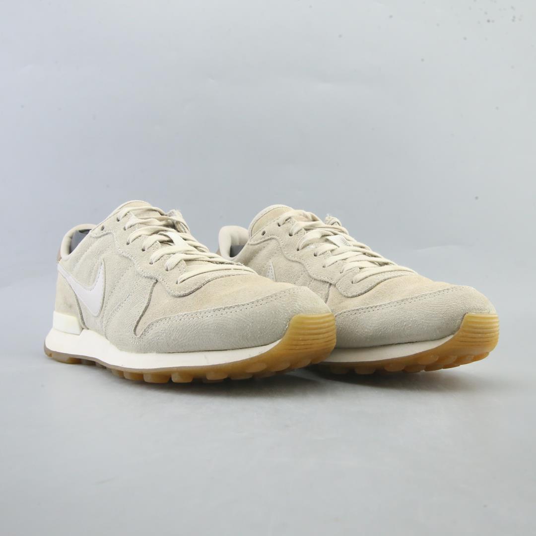 INTERNATIONALIST
