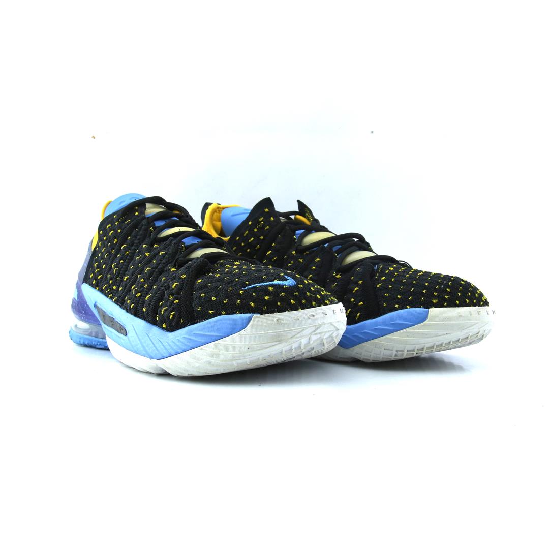 LEBRON 18 LOW