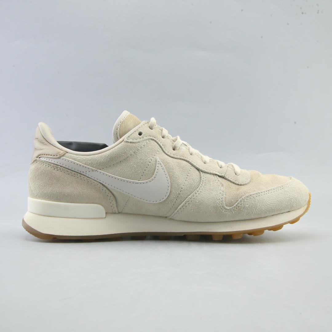 INTERNATIONALIST