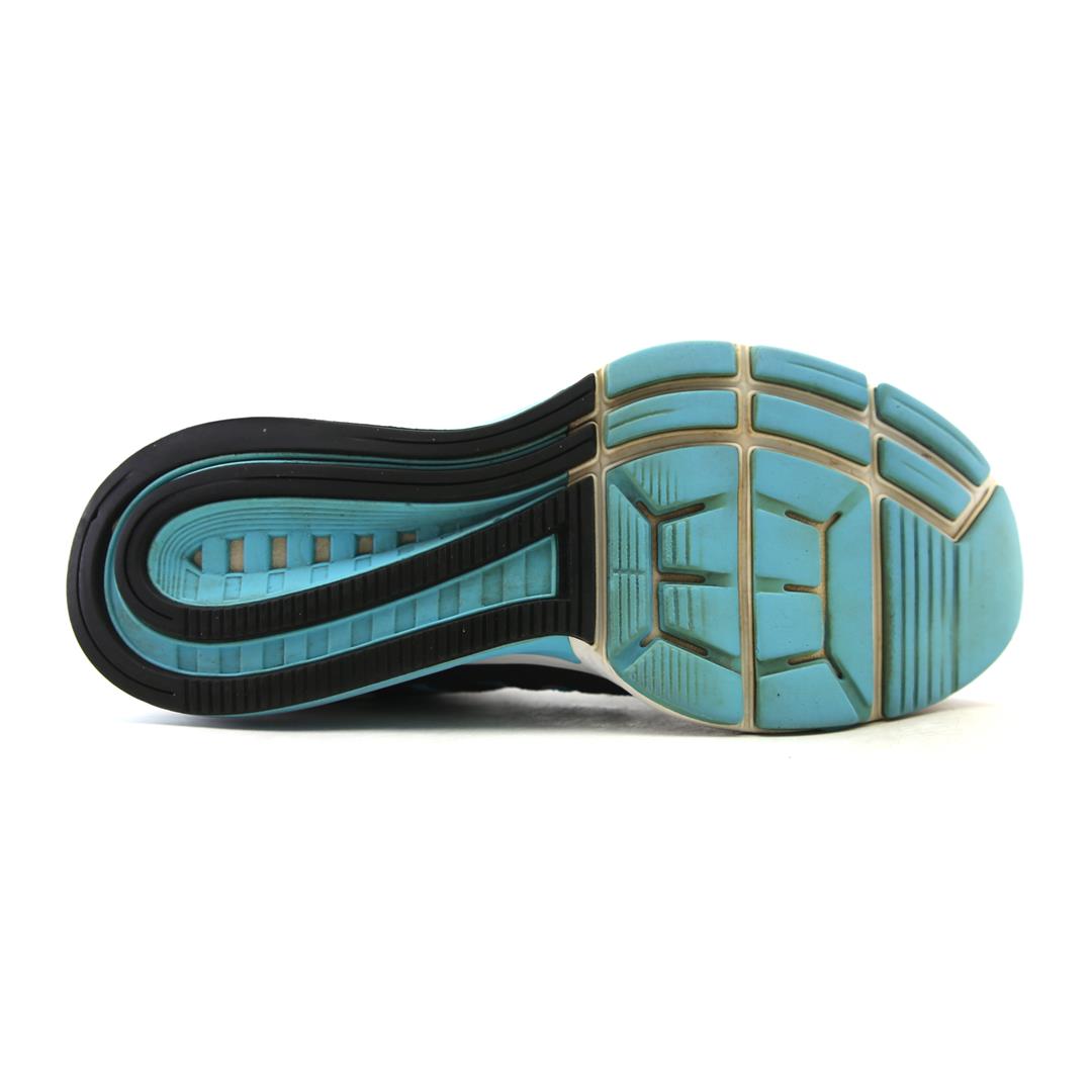 AIR ZOOM VOMERO 11