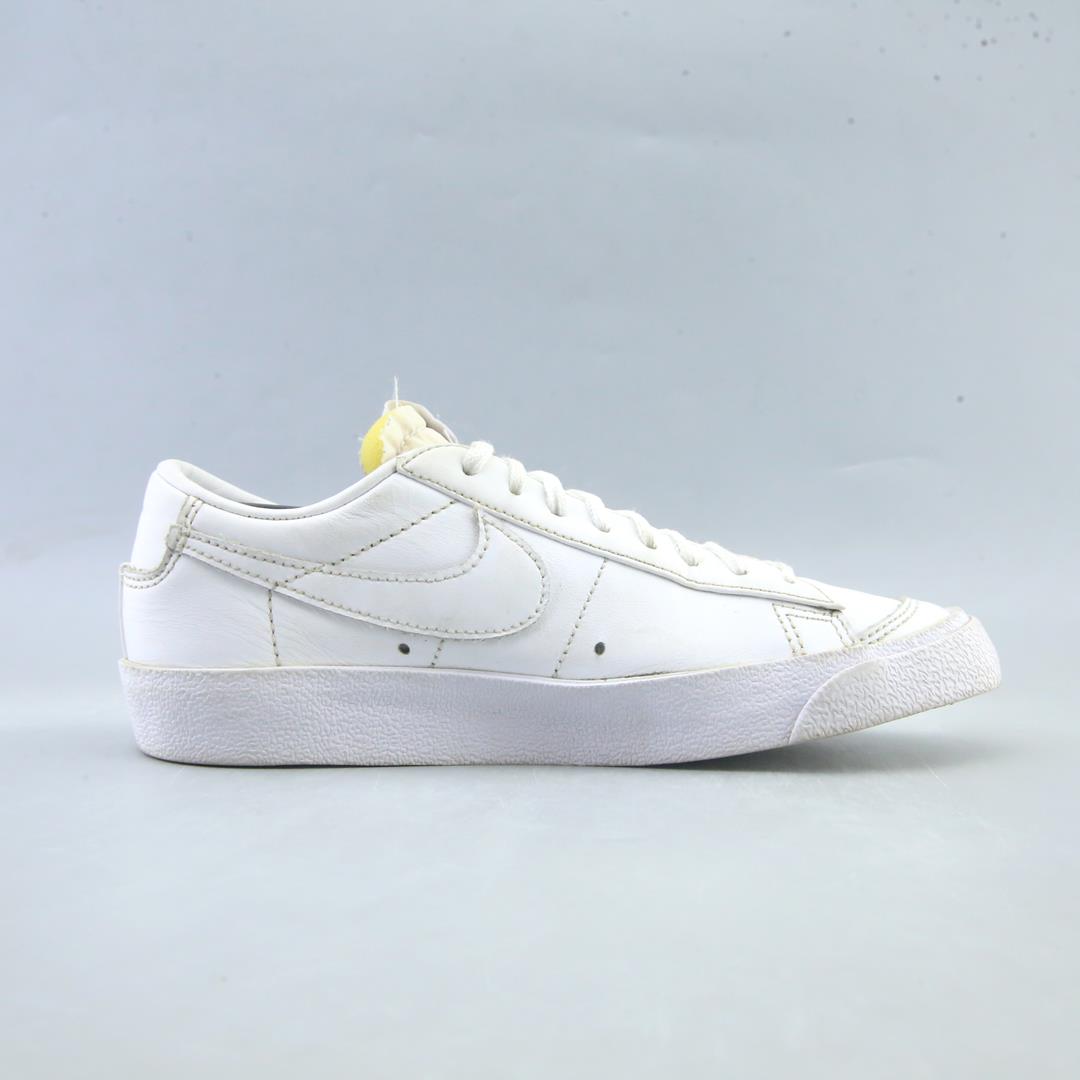 BLAZER LOW 77