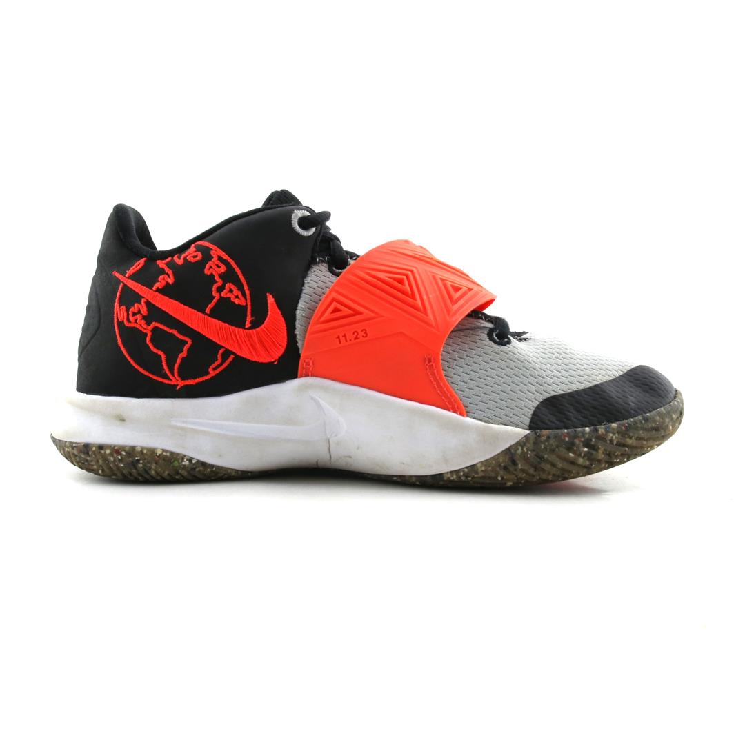 KYRIE FLYTRAP III
