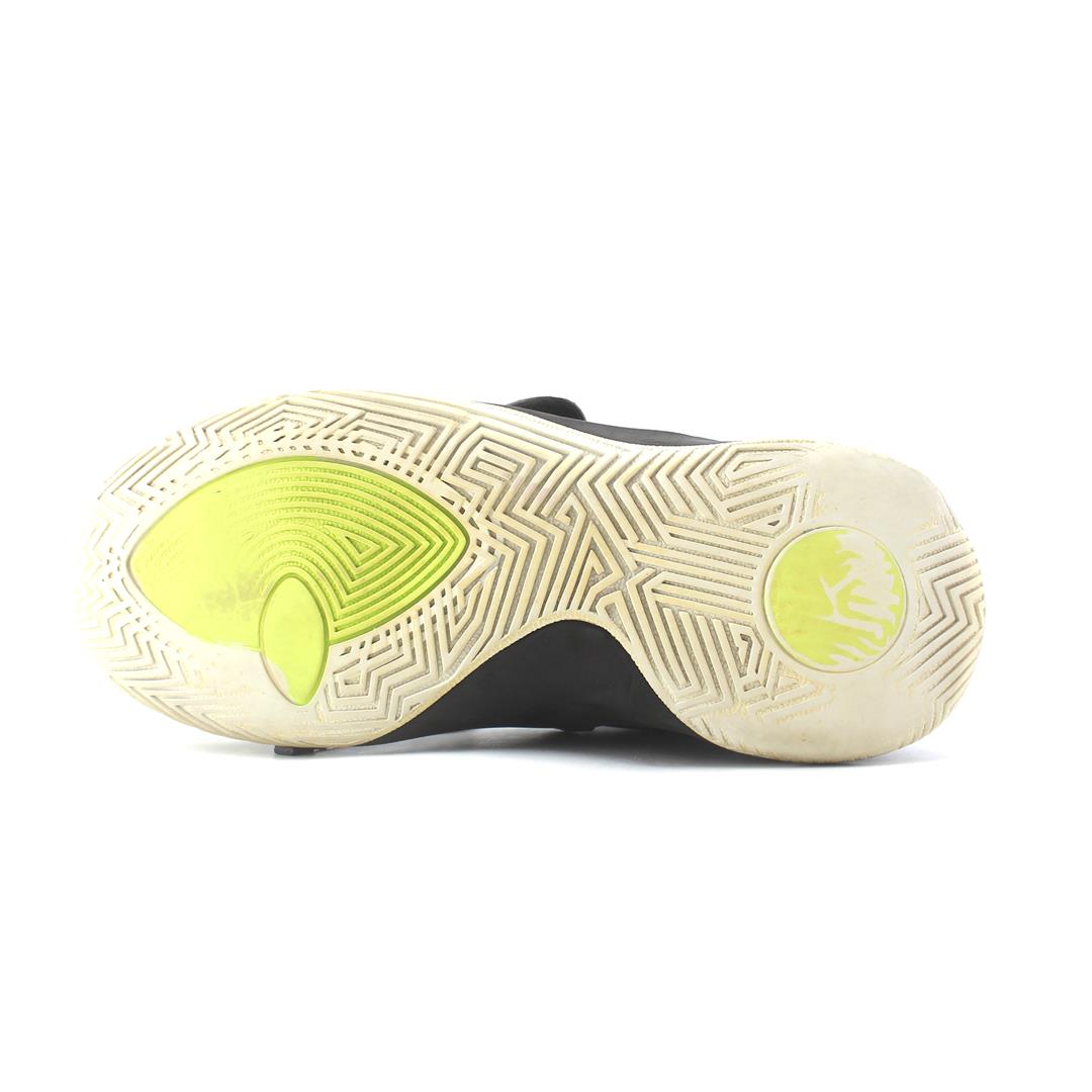KYRIE FLYTRAP III