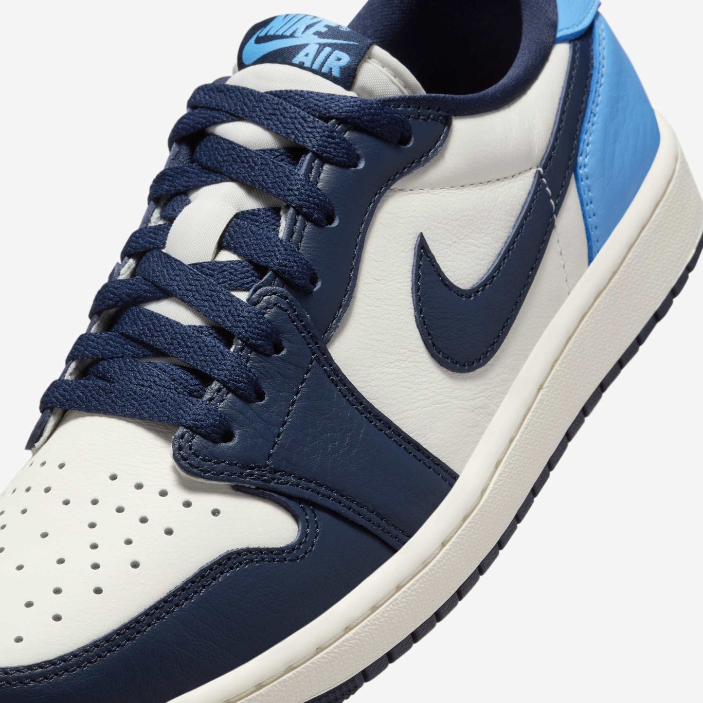 Air Jordan 1 Low Retro OG 'UNC / Obsidian' (2025)