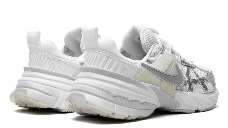 V2K Run Metallic Silver White (Women's)