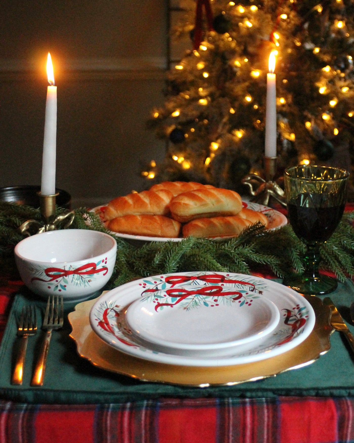 Holly Berry Christmas Garland Classic Bistro Coupe 3-Piece Dinnerware Set, Service for 1