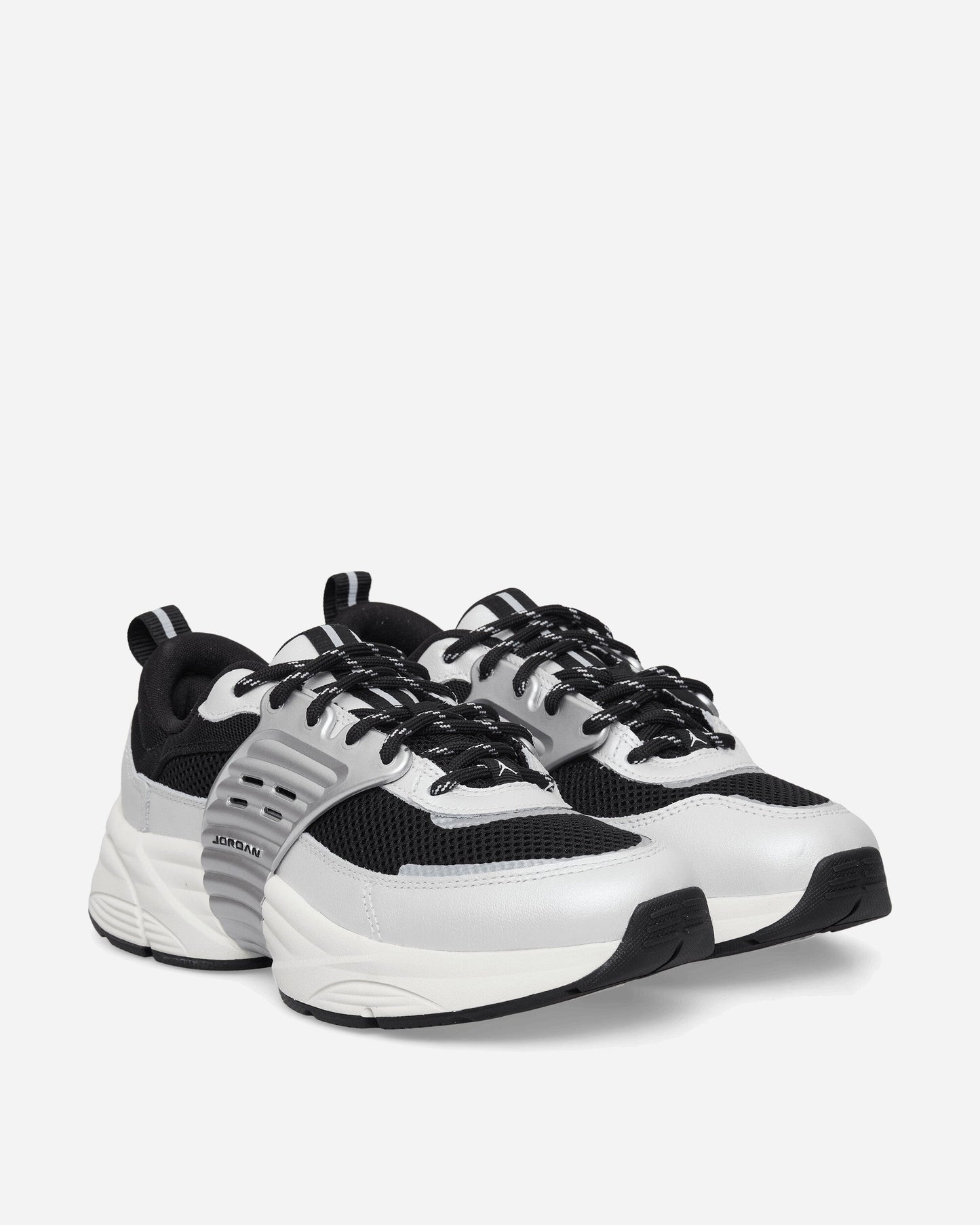 Jordan Trunner O/S Sneakers Photon Dust / Black / Sail / White
