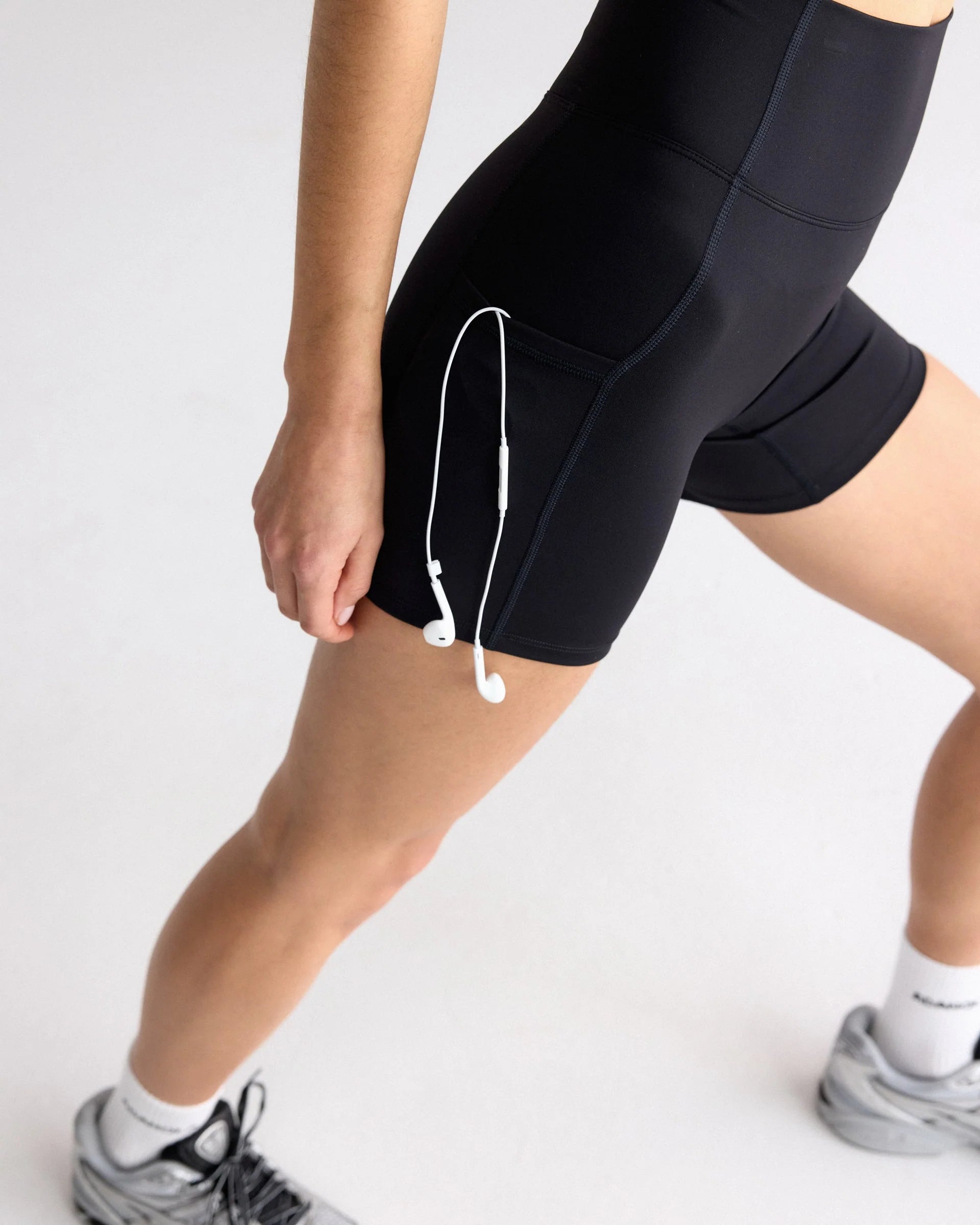Ultimate Crop Pocket Shorts - Black