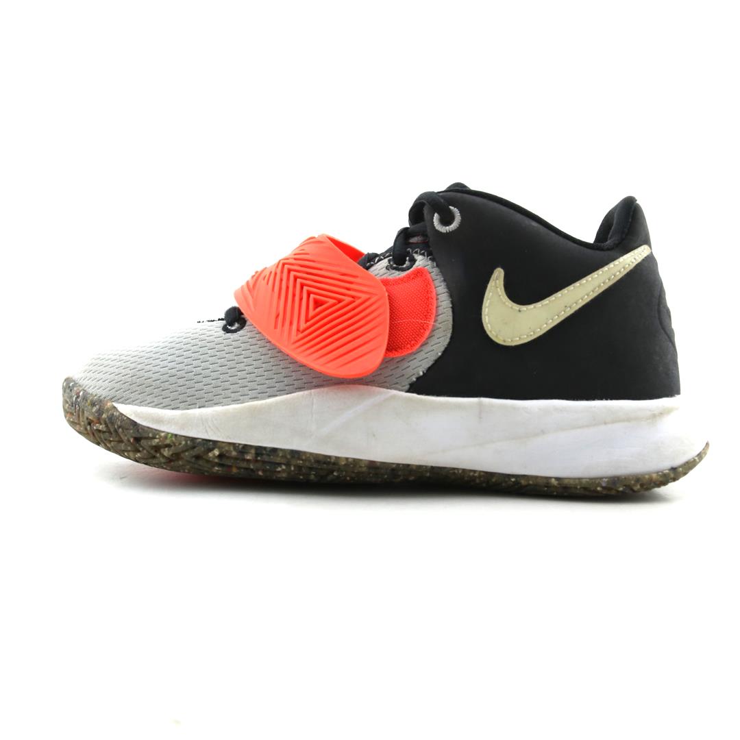KYRIE FLYTRAP III