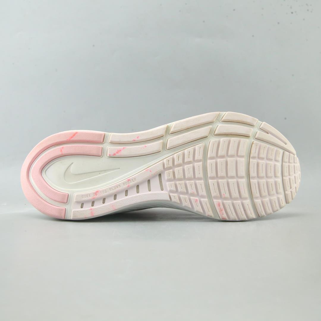 AIR ZOOM STRUCTURE 24
