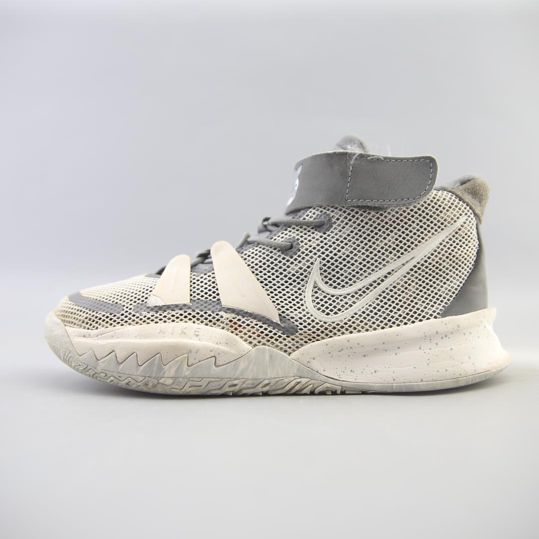KYRIE 7