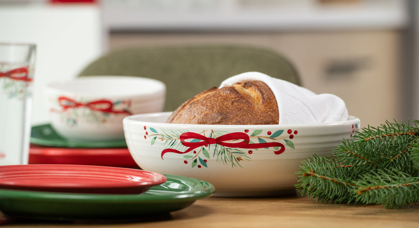 Holly Berry Christmas Garland Bistro Coupe 9 5/8 Inch Large Bowl 68 OZ